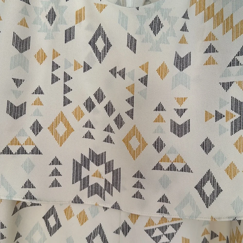 Geometric Pattern Romper - Picture 2 of 7